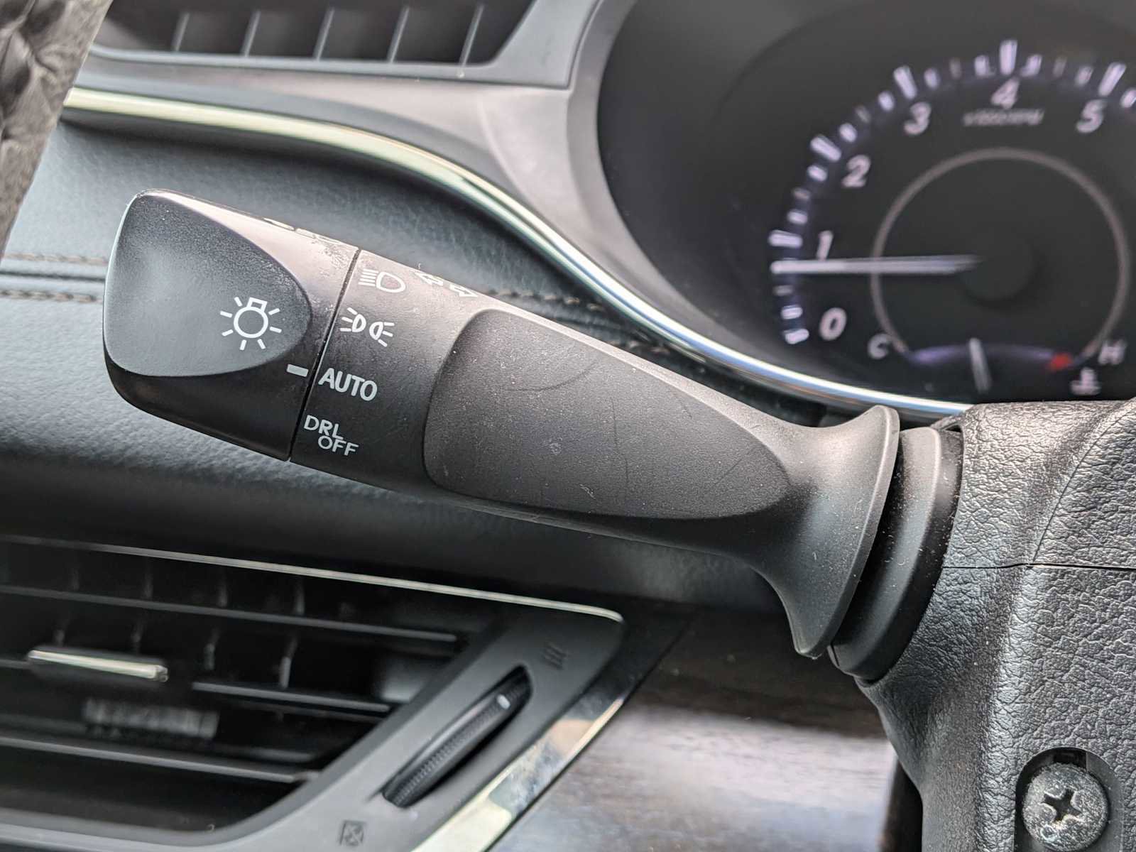 Used 2016 Toyota Avalon XLE FWD image 25