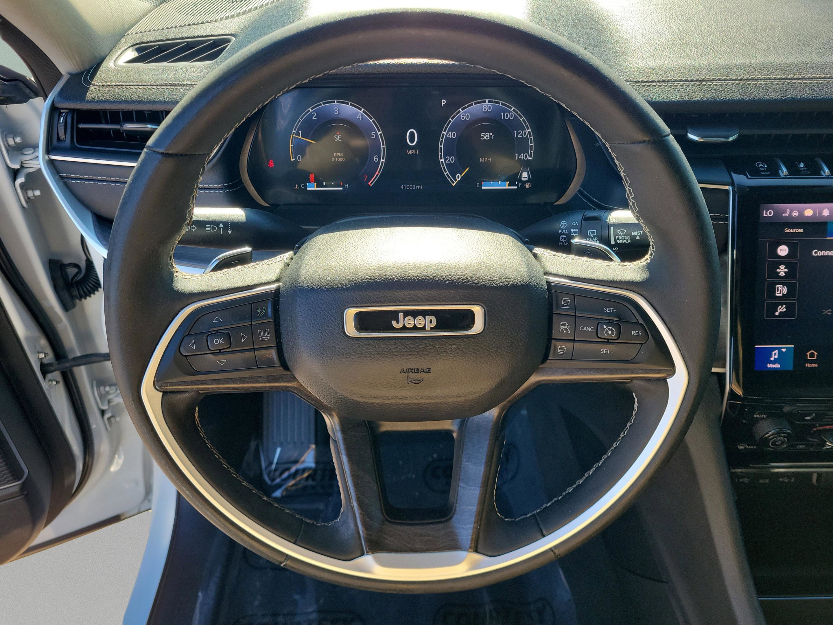 Used 2023 Jeep Grand Cherokee L Limited w/ Black Appearance Package image 26