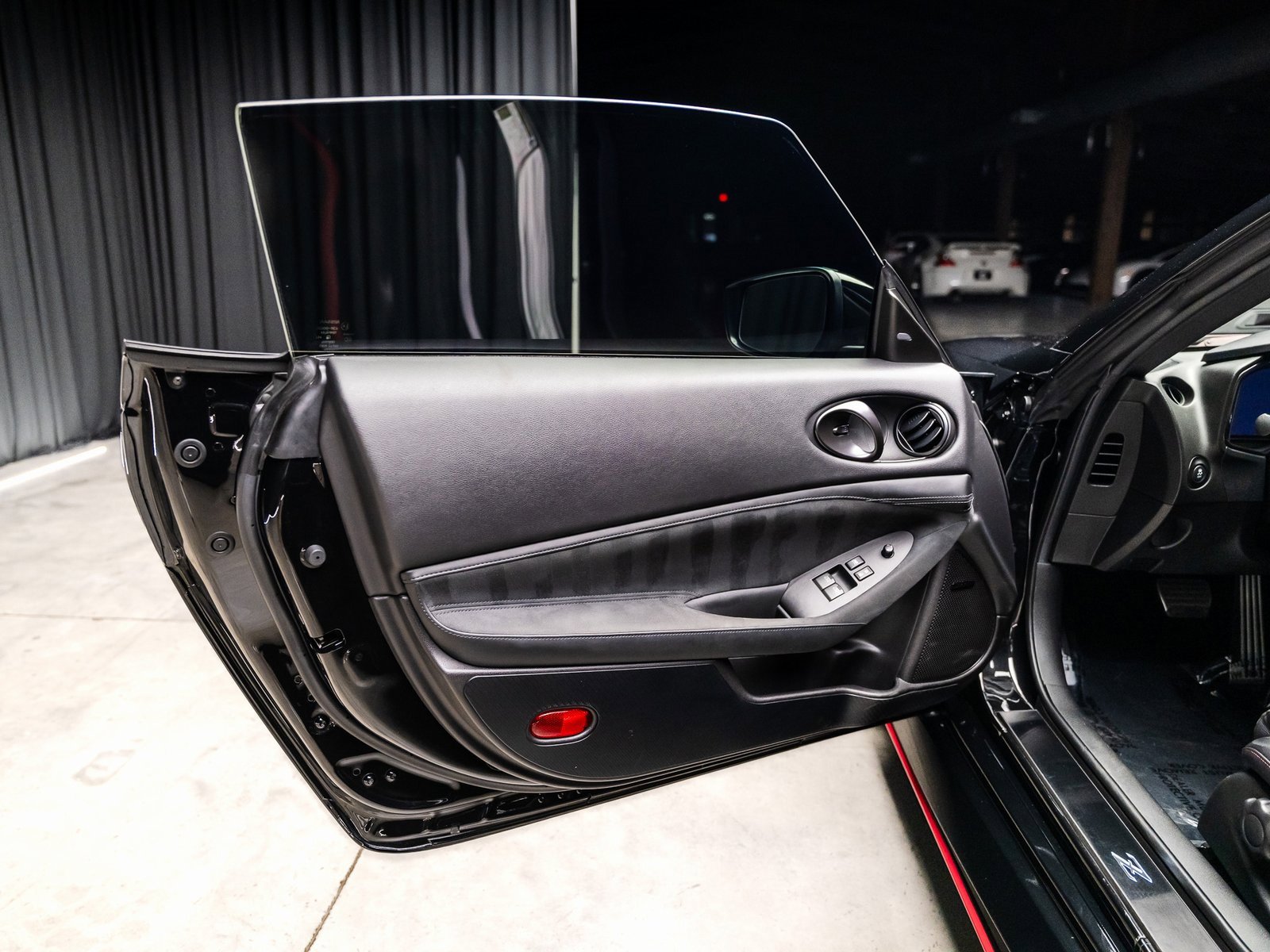 Used 2024 Nissan Z NISMO w/ Floor Mat Package image 32