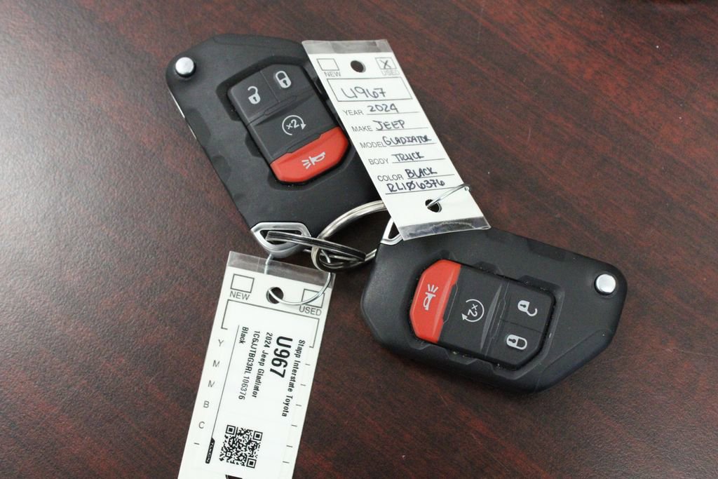 Used 2024 Jeep Gladiator Rubicon w/ Convenience Group image 29