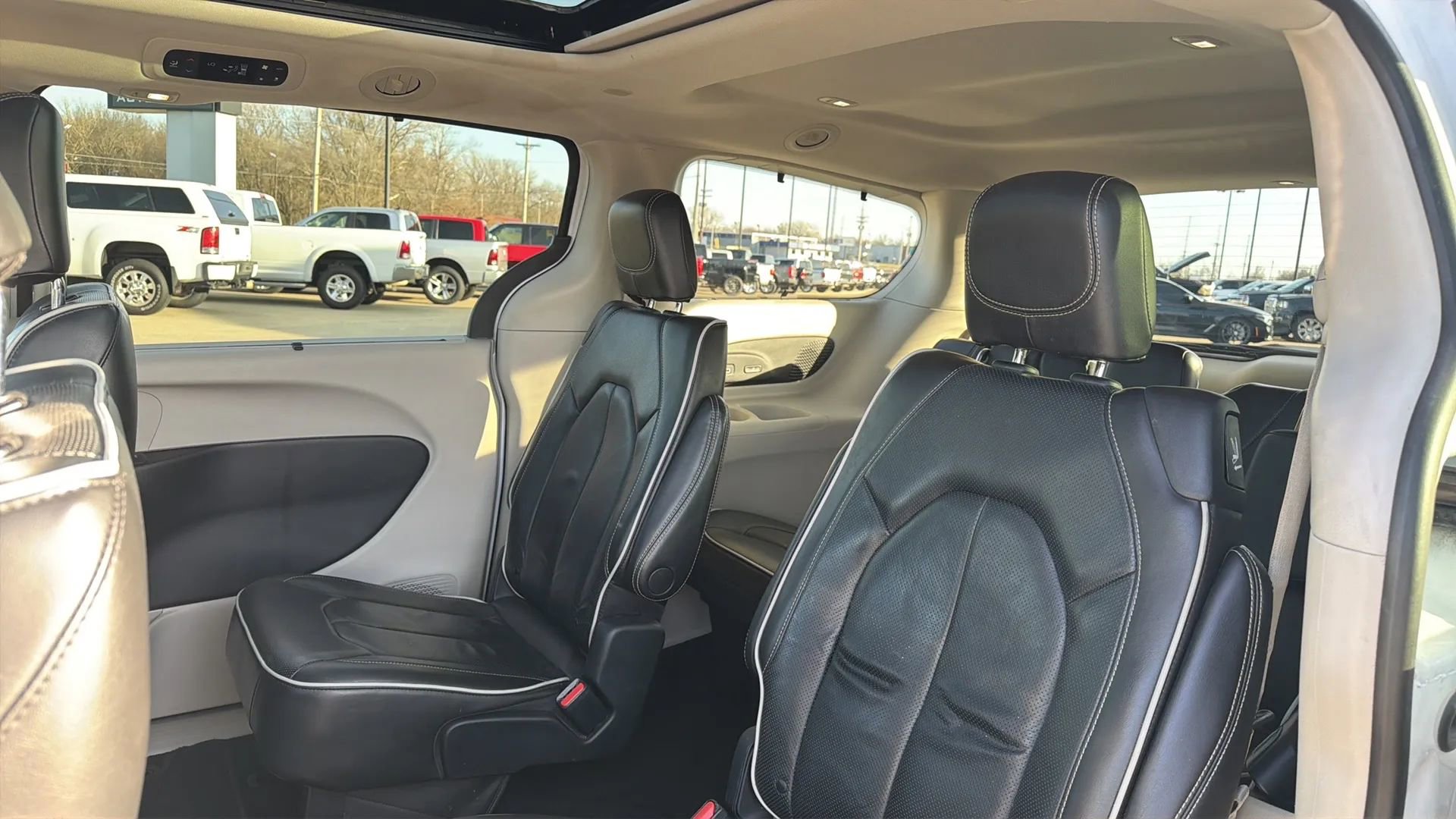 Used 2022 Chrysler Pacifica Limited image 42