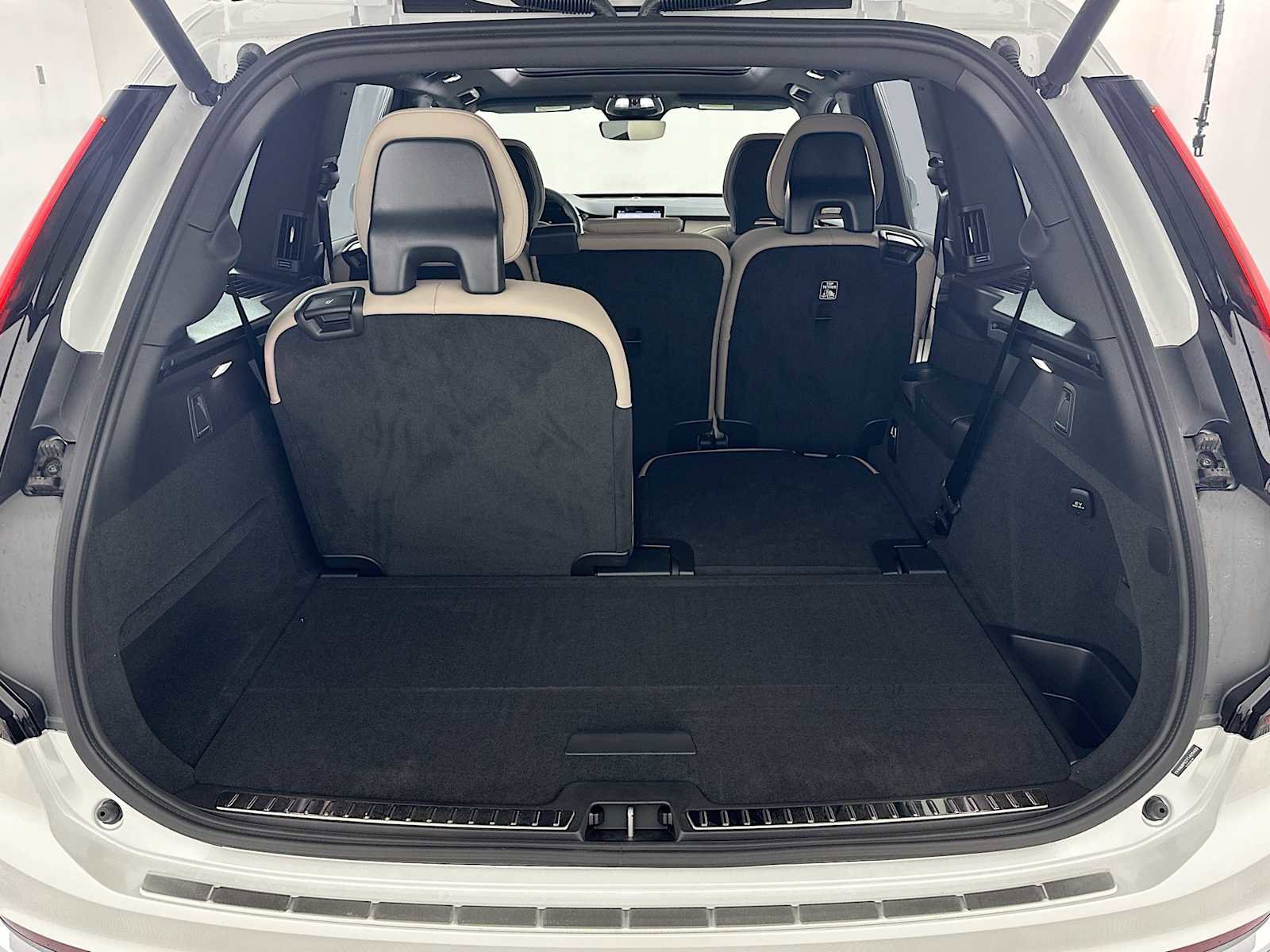 New 2026 Volvo XC90 T8 Plus image 25