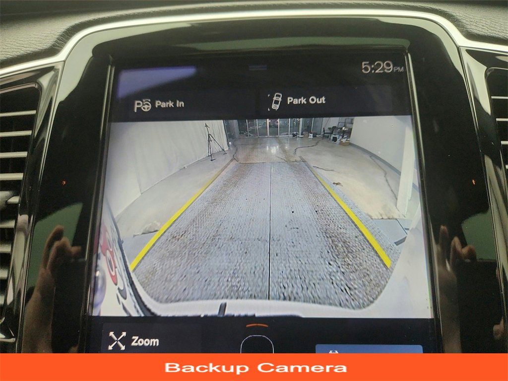 Used 2017 Volvo XC90 T6 Momentum w/ Vision Package image 18