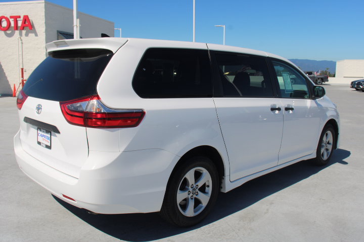 Used 2020 Toyota Sienna L FWD image 3