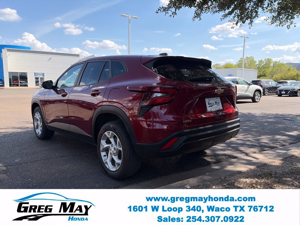 Used 2025 Chevrolet Trax LS w/ LS Convenience Package FWD image 6