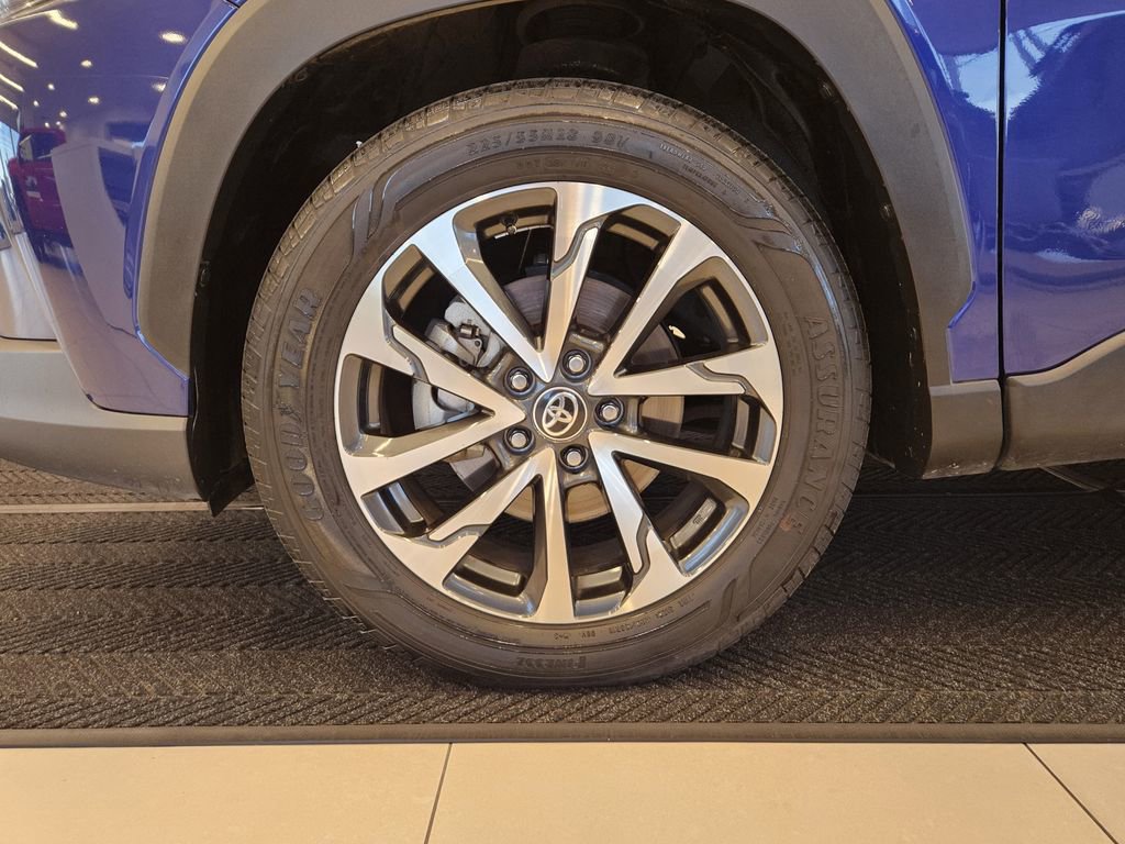 Used 2024 Toyota Corolla Cross XLE image 12