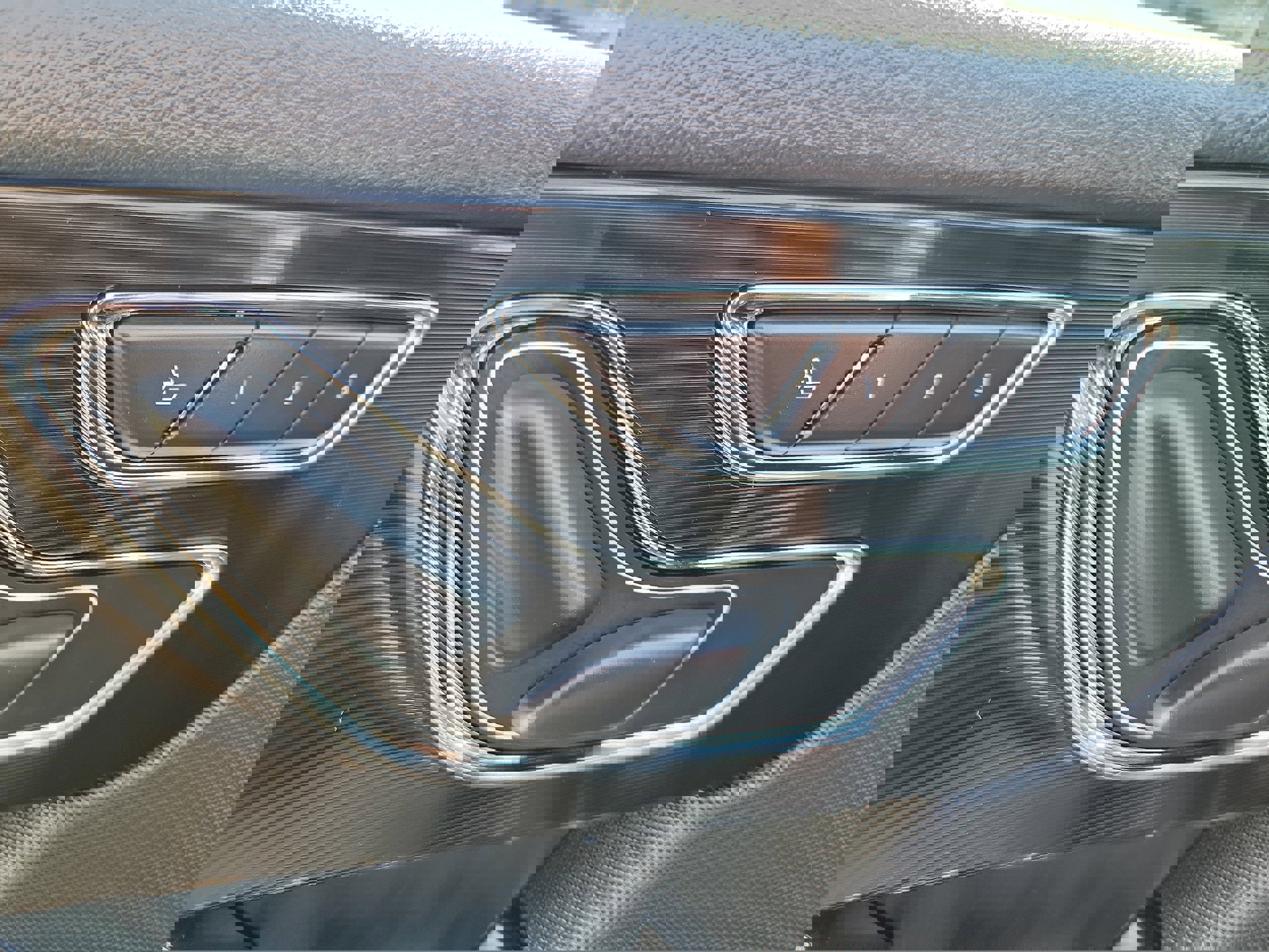 Used 2023 Lincoln Corsair AWD w/ Equipment Group 102A image 18