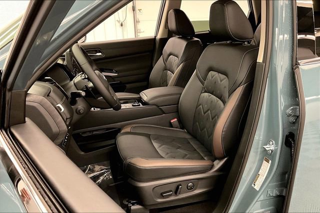 New 2026 Nissan Pathfinder Platinum AWD/4WD image 10