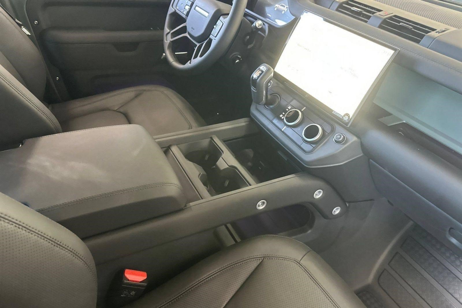 New 2026 Land Rover Defender 110 Trophy Edition AWD/4WD image 30