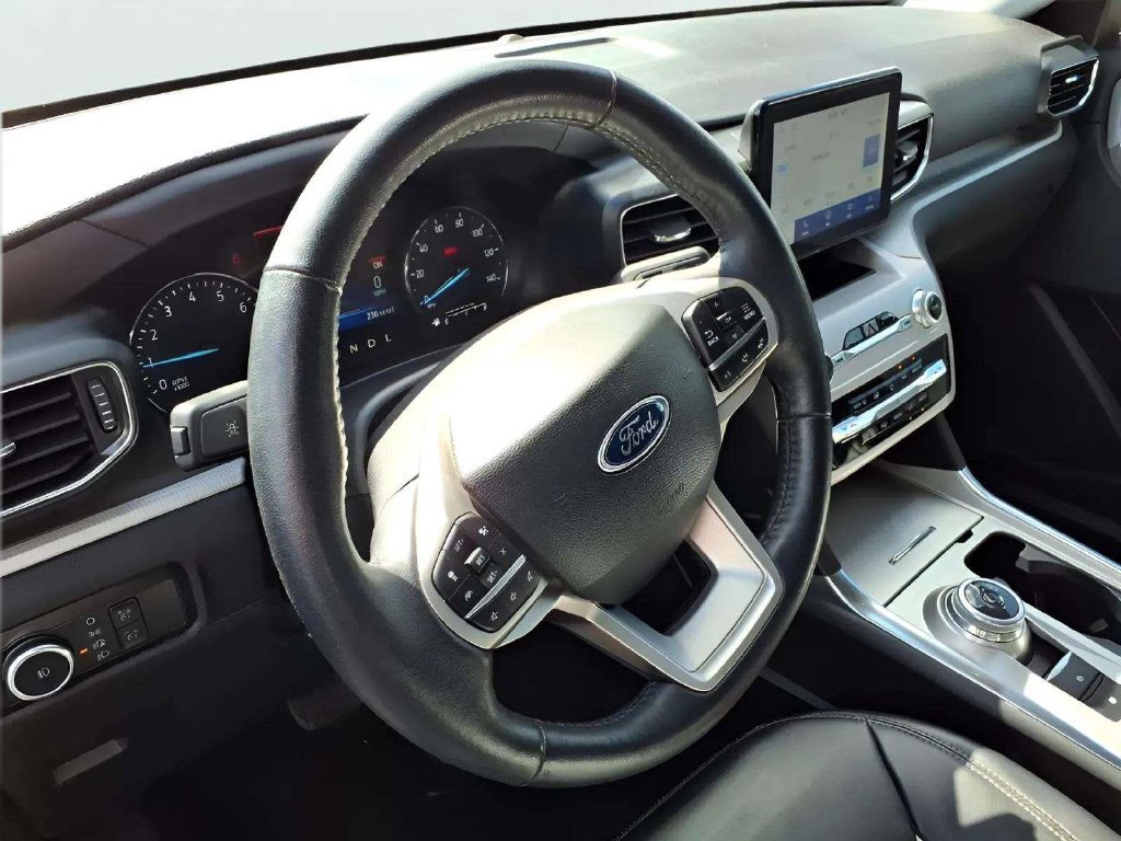 Used 2023 Ford Explorer XLT w/ Equipment Group 202A RWD image 14
