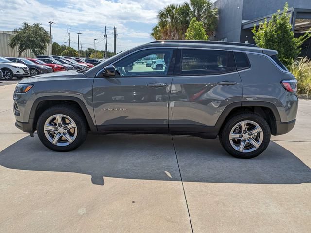 Used 2024 Jeep Compass Latitude w/ Altitude Special Edition AWD/4WD image 9