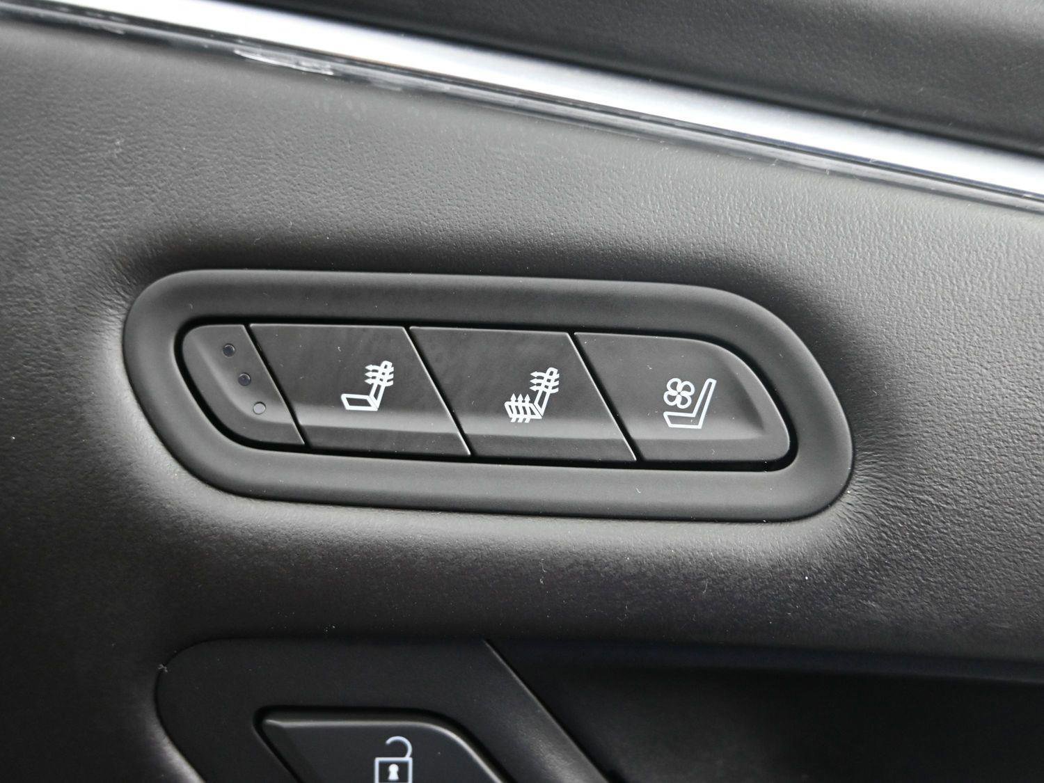 Used 2023 Cadillac Escalade Sport Platinum w/ LPO, ONYX Package image 8