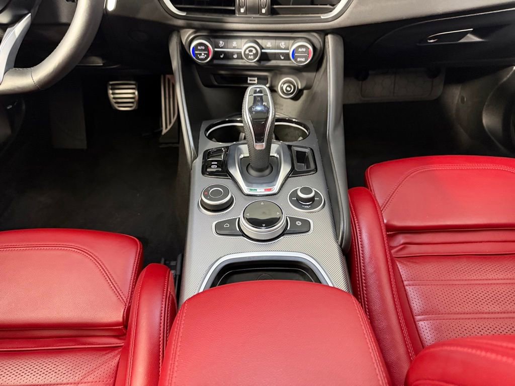 Used 2023 Alfa Romeo Giulia Veloce image 16