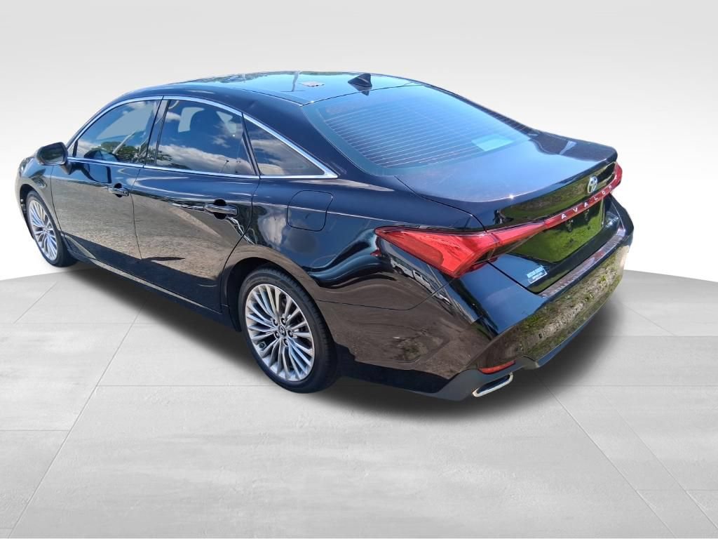 Used 2019 Toyota Avalon Limited FWD image 4