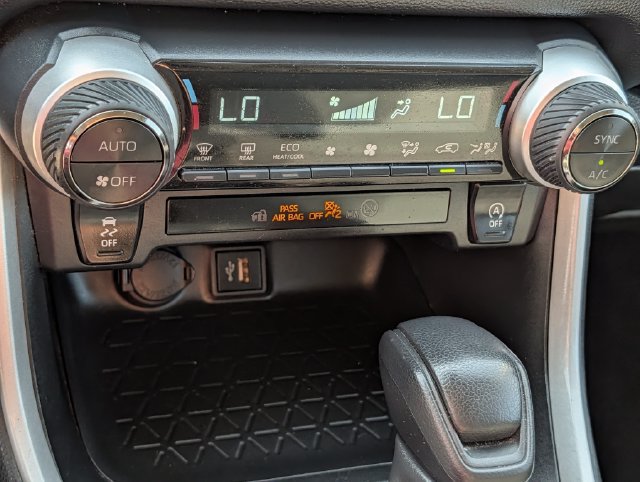 Used 2024 Toyota RAV4 XLE AWD/4WD image 16
