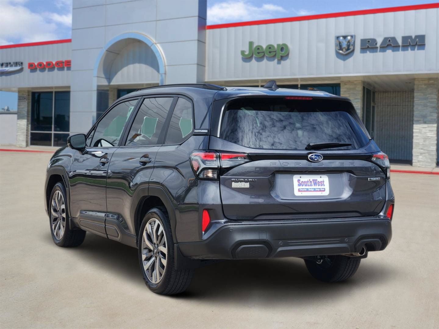Used 2025 Subaru Forester Touring AWD/4WD image 4