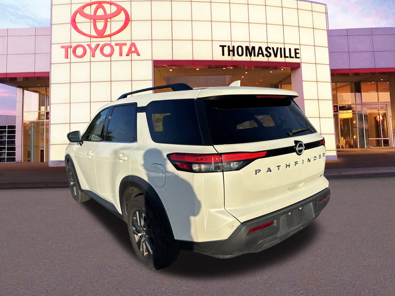 Used 2024 Nissan Pathfinder SV image 7