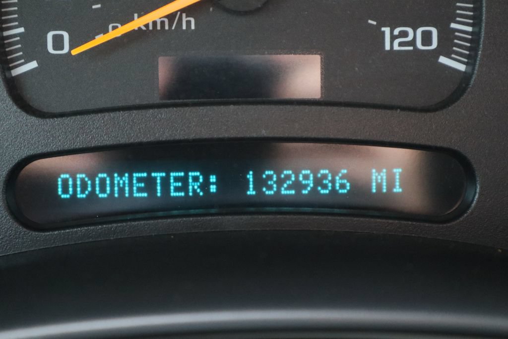 Used 2005 Chevrolet Silverado 2500 LS w/ Heavy-Duty Power Package AWD/4WD image 14