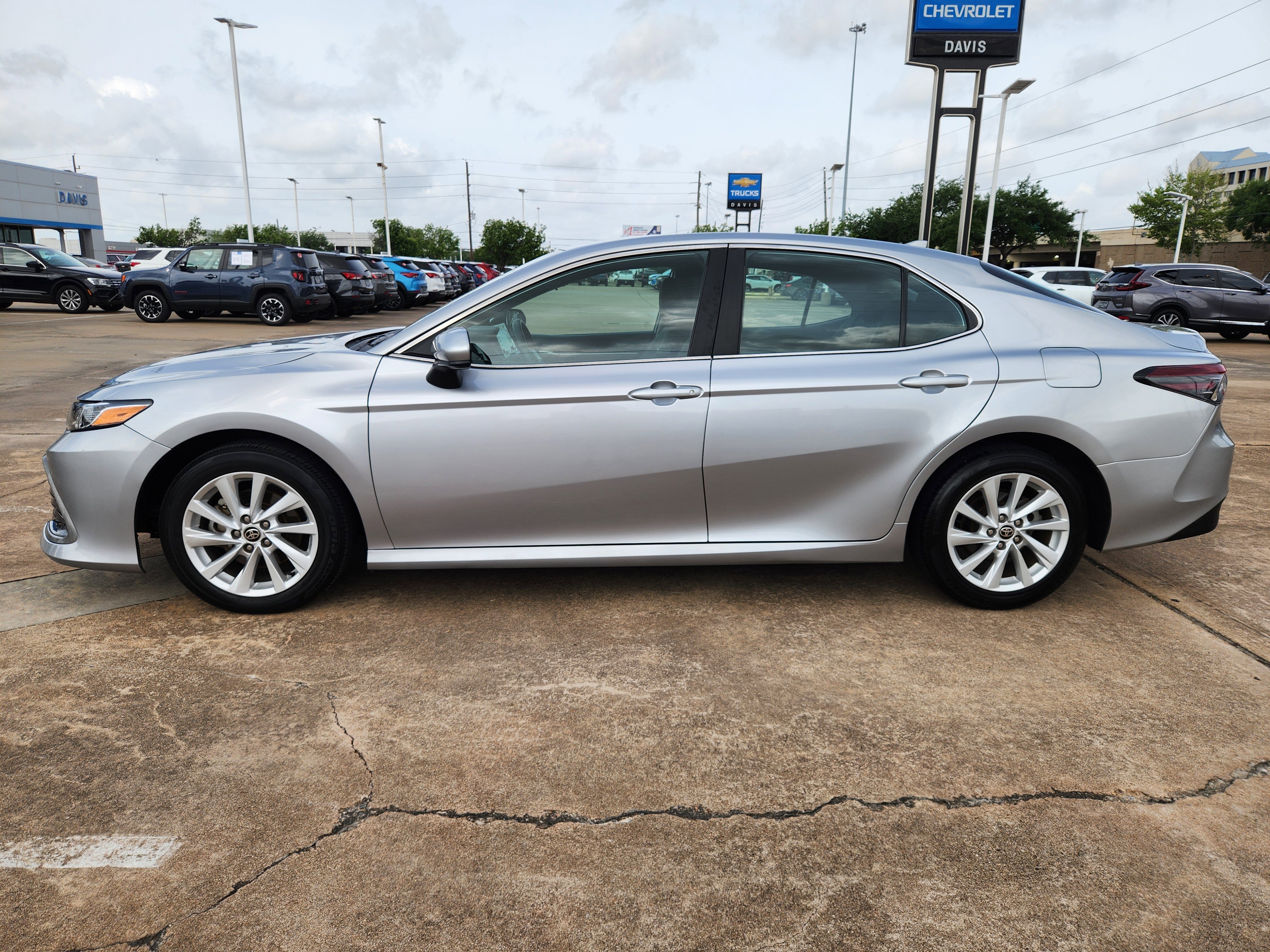 Used 2024 Toyota Camry LE FWD image 5