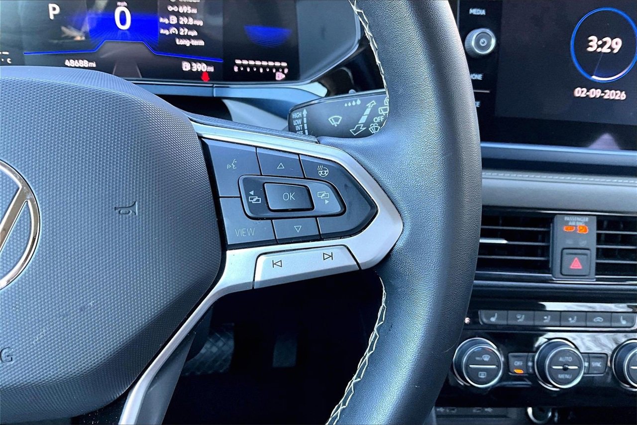 Used 2024 Volkswagen Taos SE image 29