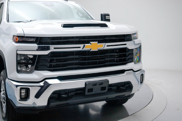 Used 2025 Chevrolet Silverado 2500 LT w/ Convenience Package AWD/4WD image 9