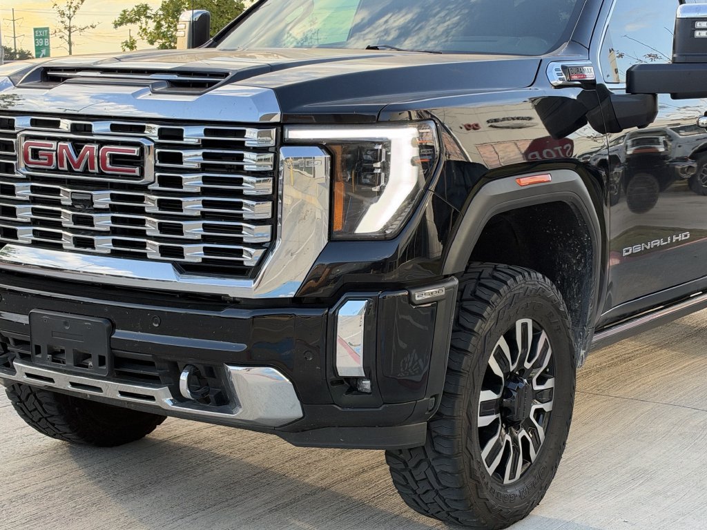 Used 2024 GMC Sierra 2500 Denali w/ Denali Reserve Package AWD/4WD image 11
