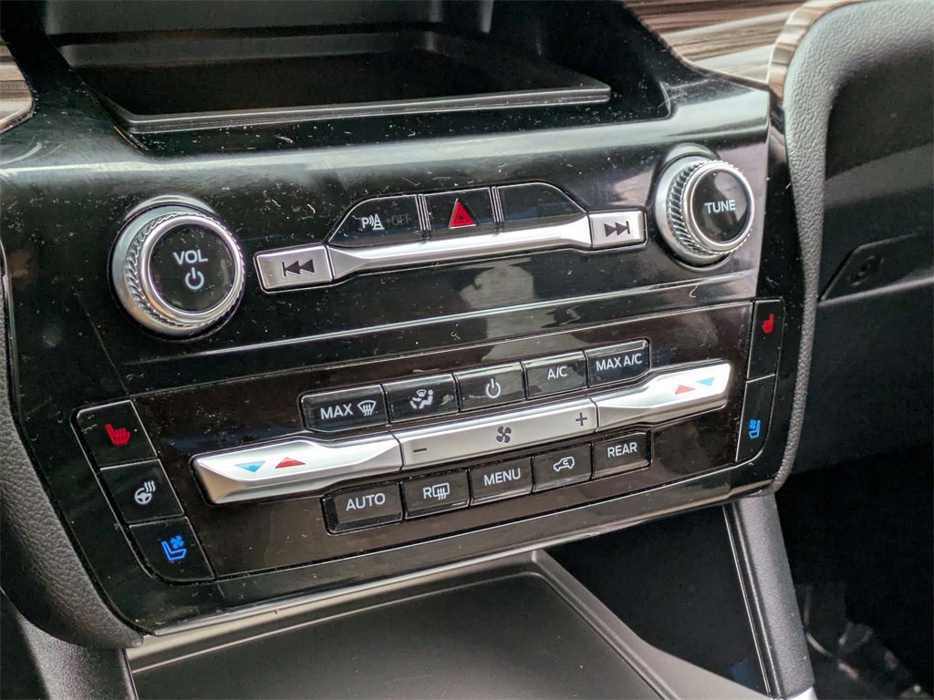 Used 2024 Ford Explorer Limited image 17