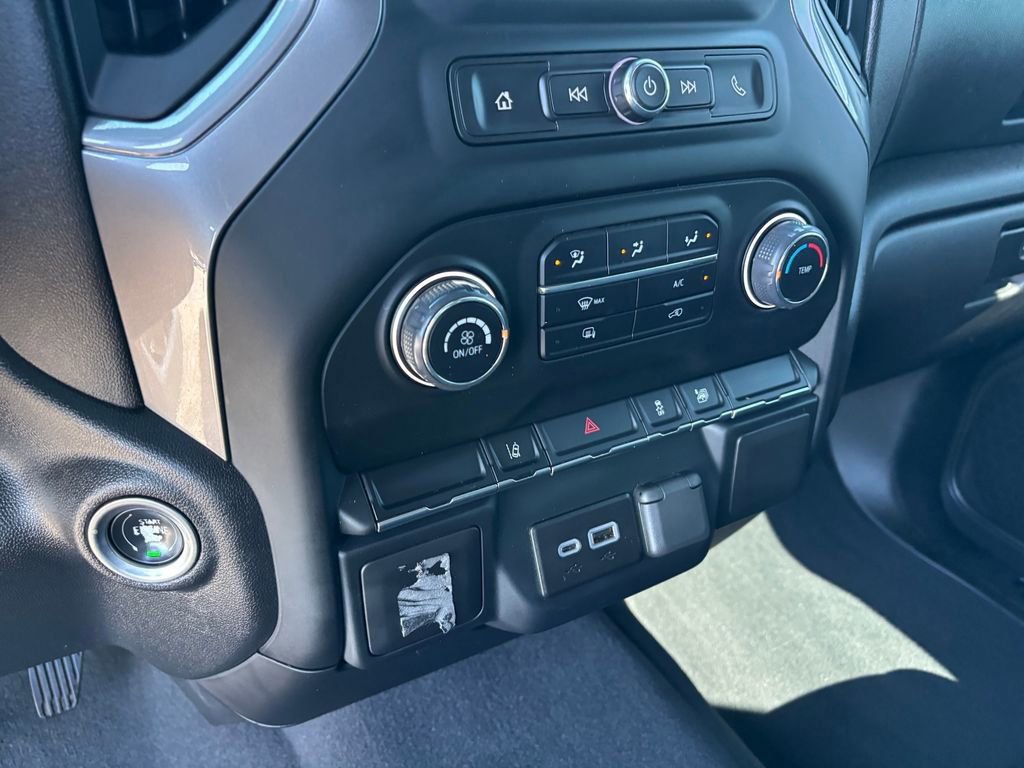 Used 2024 Chevrolet Silverado 2500 Custom image 16