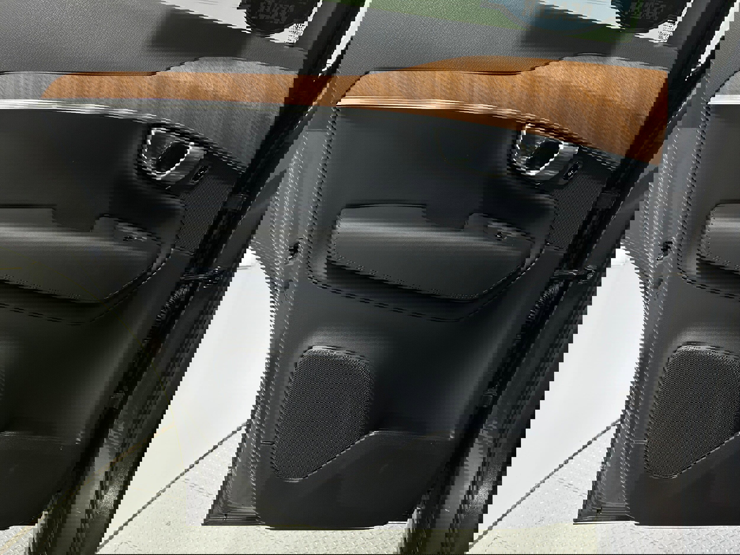 Used 2023 Volvo XC90 B6 Plus image 27