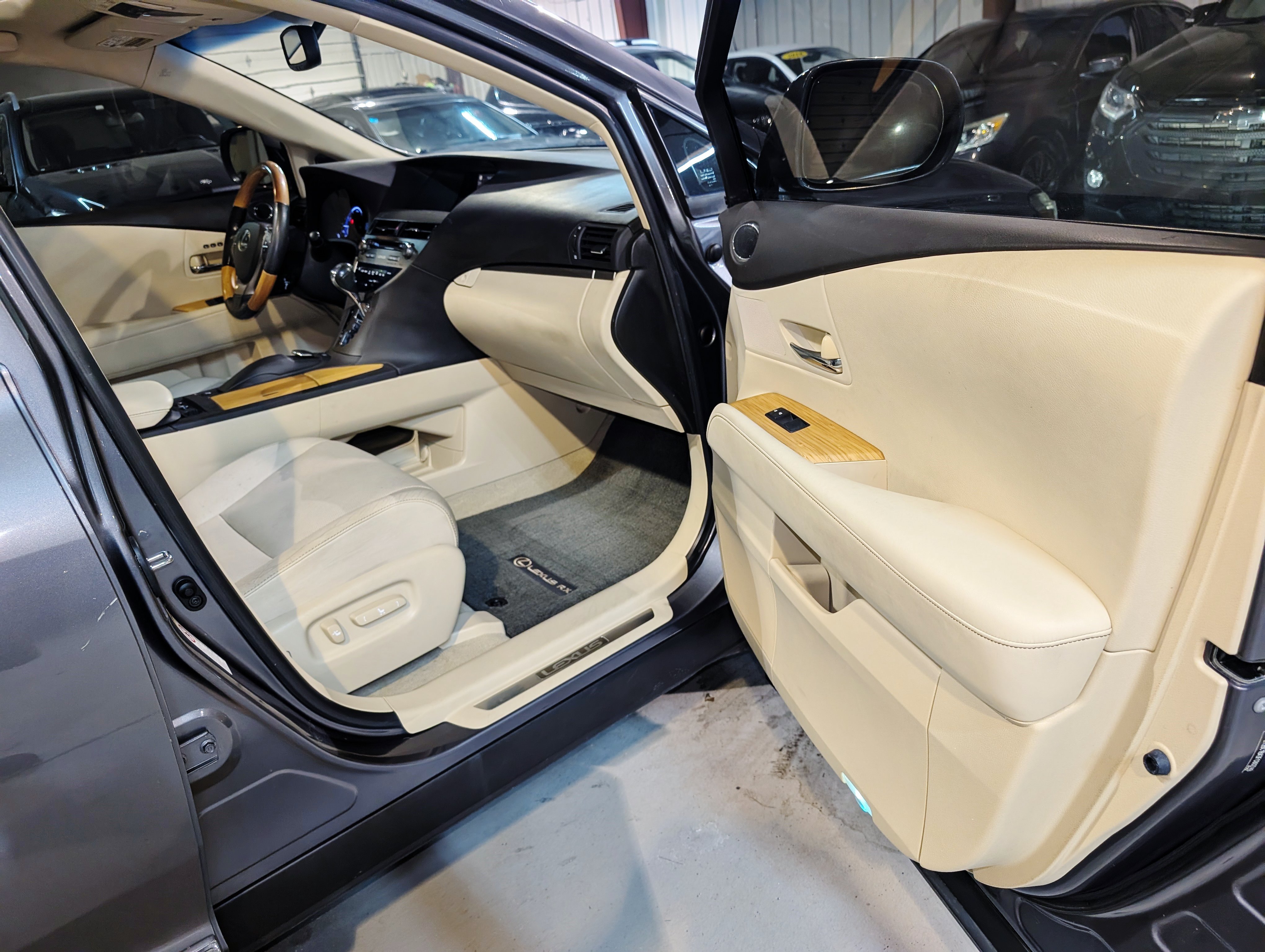Used 2015 Lexus RX 450h AWD image 30