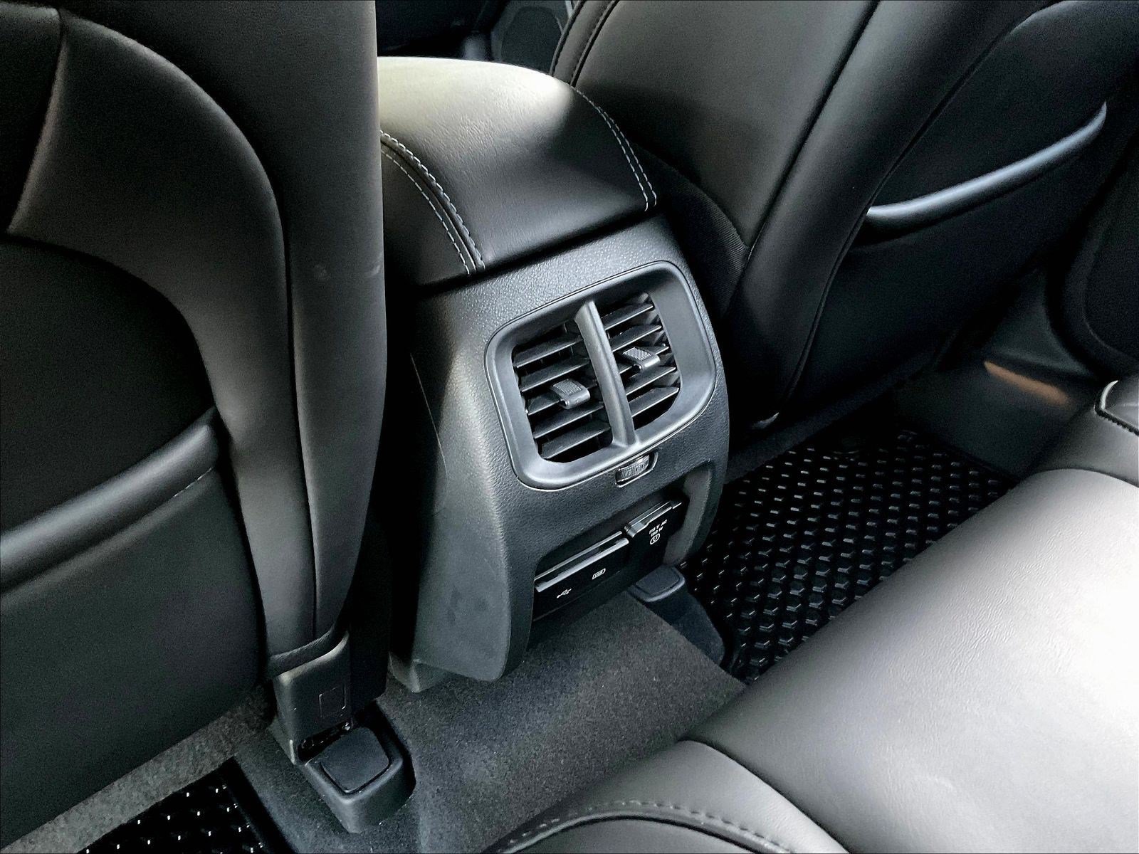 Used 2019 Jeep Cherokee Latitude Plus w/ Comfort/Convenience Group AWD/4WD image 10