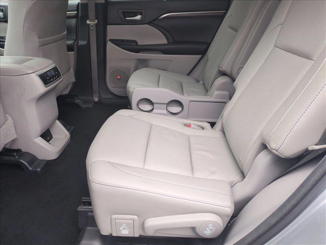 Used 2016 Toyota Highlander Limited AWD/4WD image 22