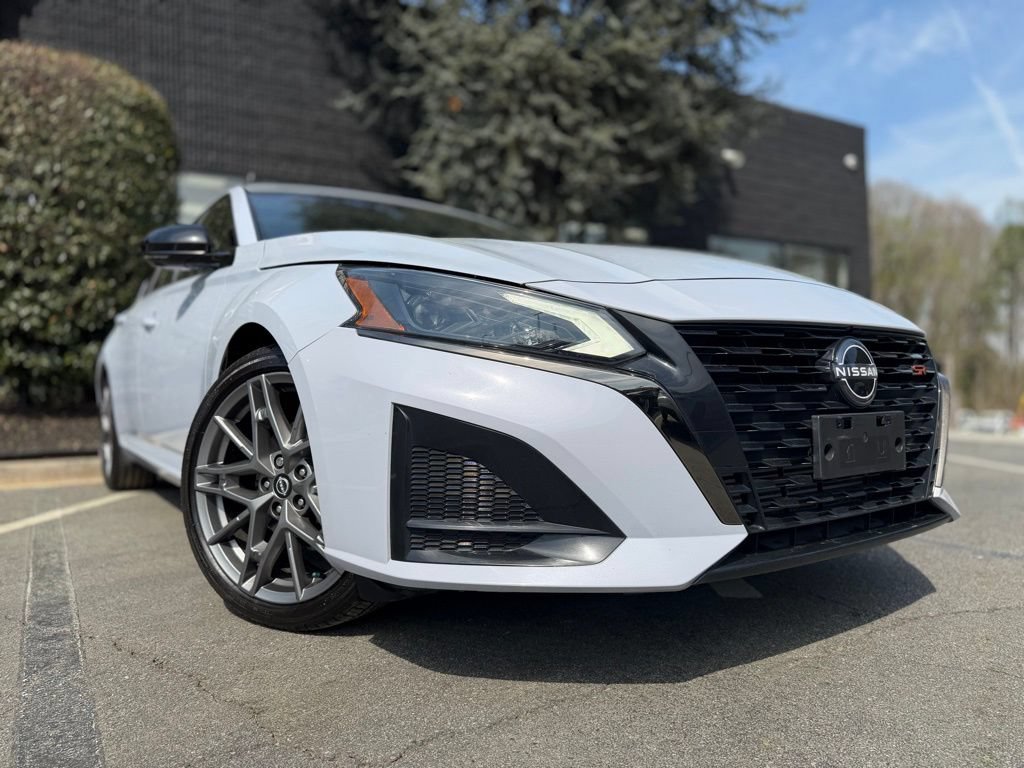 Used 2023 Nissan Altima 2.0 SR FWD image 8