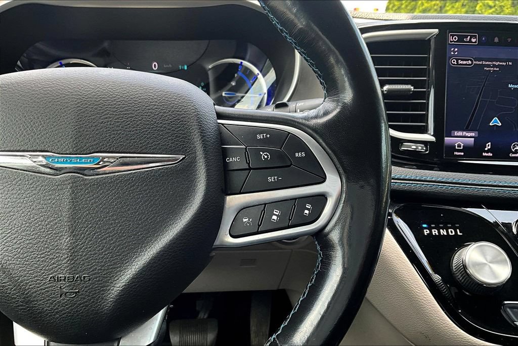 Used 2021 Chrysler Pacifica Touring-L FWD image 12