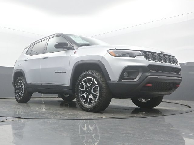 Used 2024 Jeep Compass Trailhawk w/ Sun and Sound Group AWD/4WD image 53