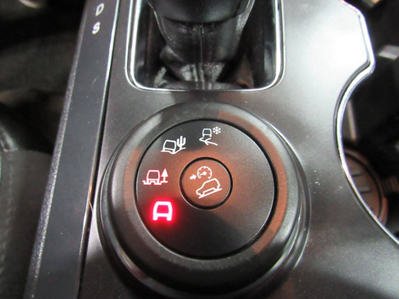 Used 2017 Ford Explorer XLT w/ Equipment Group 202A AWD/4WD image 20