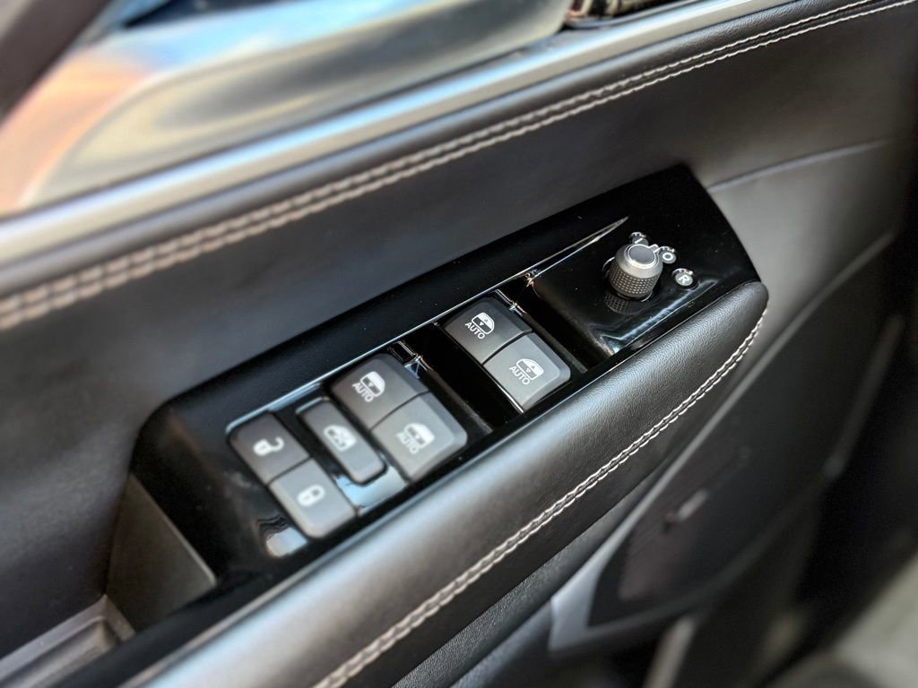 Used 2024 Jeep Wagoneer L Series II w/ Flexible Seating Group image 21