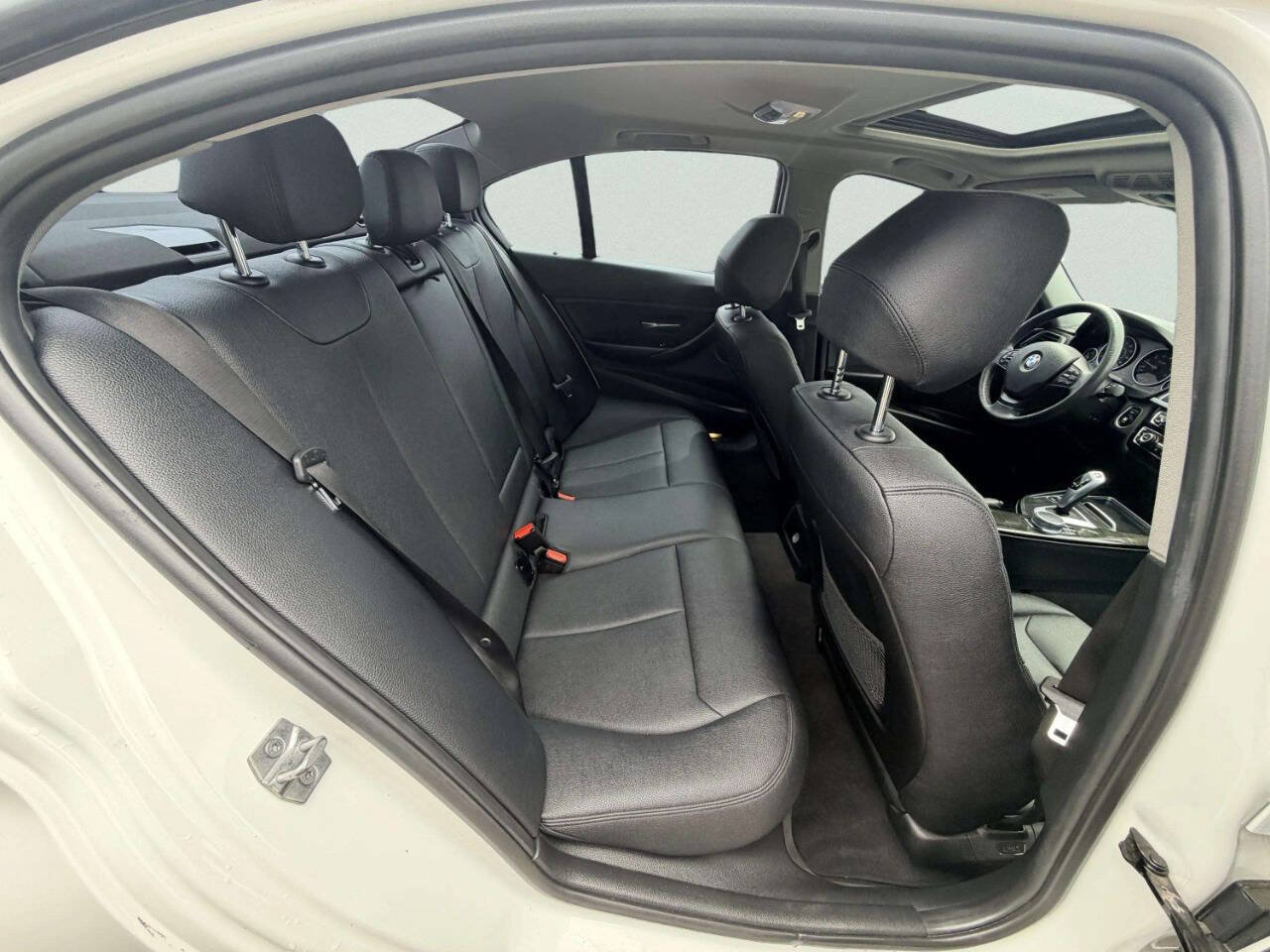 Used 2018 BMW 320i xDrive Sedan AWD/4WD image 25