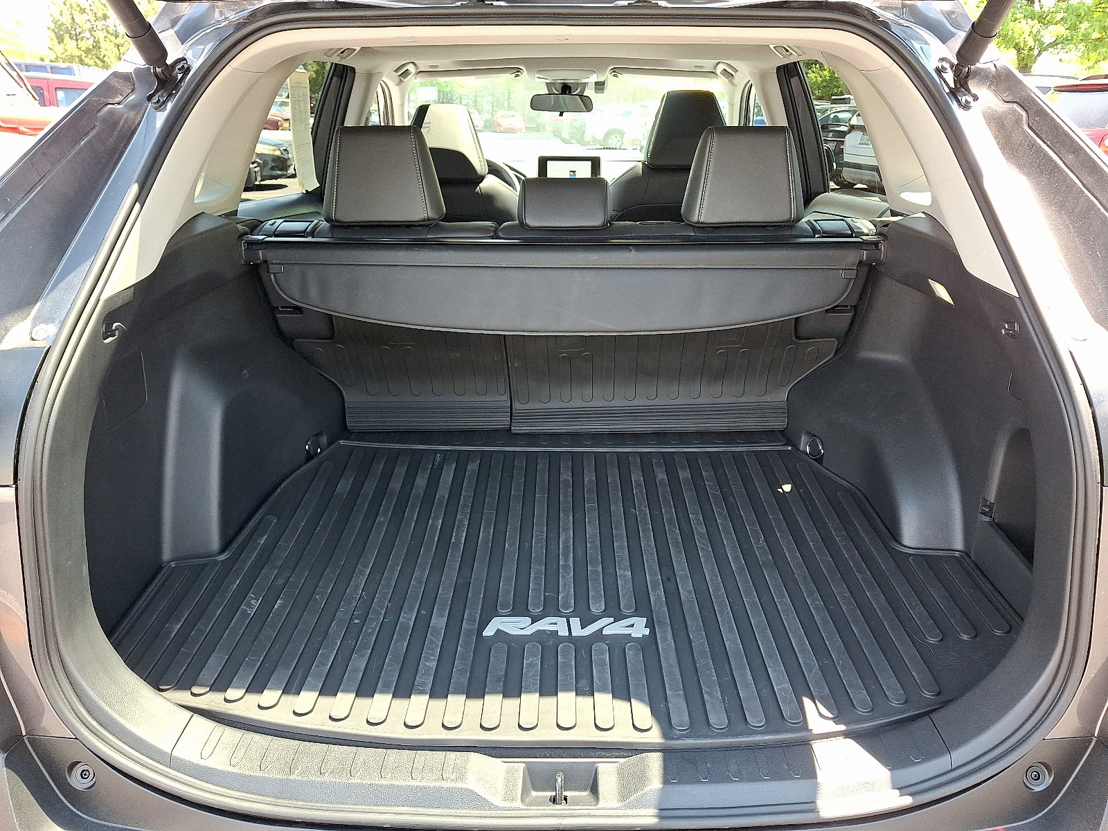 Used 2025 Toyota RAV4 XLE Premium w/ Weather Package AWD/4WD image 33