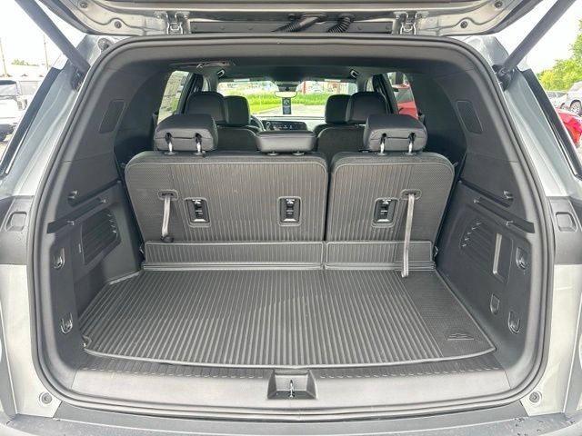 New 2026 Chevrolet Traverse LT w/ Driver Confidence Package AWD/4WD image 18