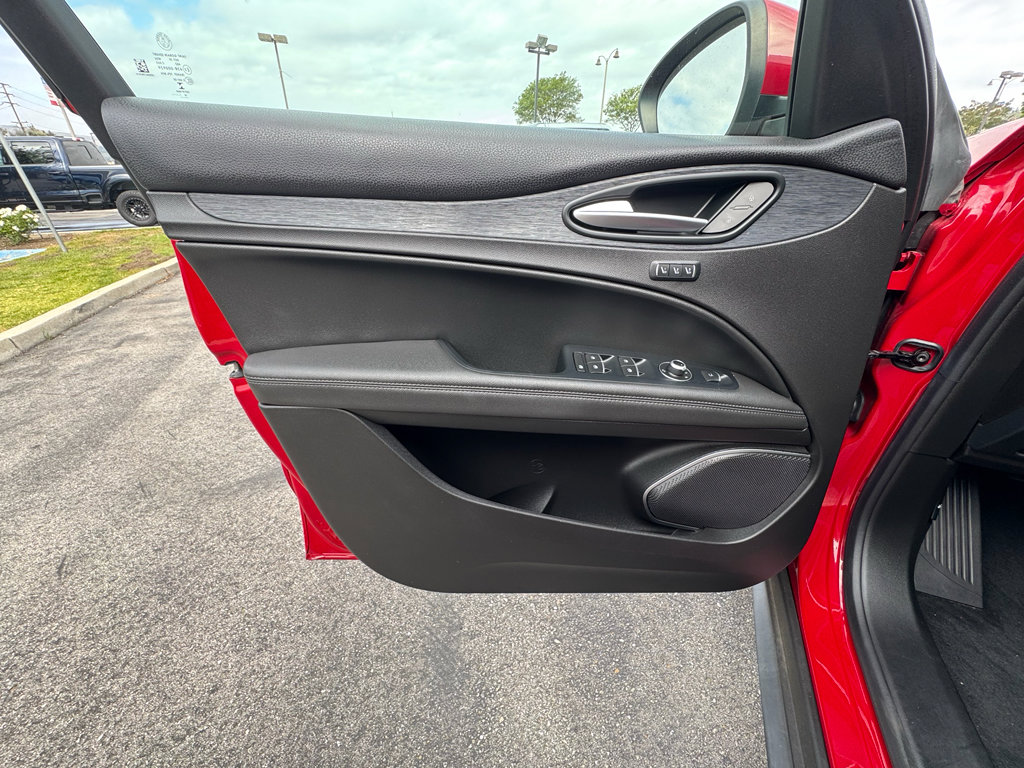 Used 2019 Alfa Romeo Stelvio RWD image 18