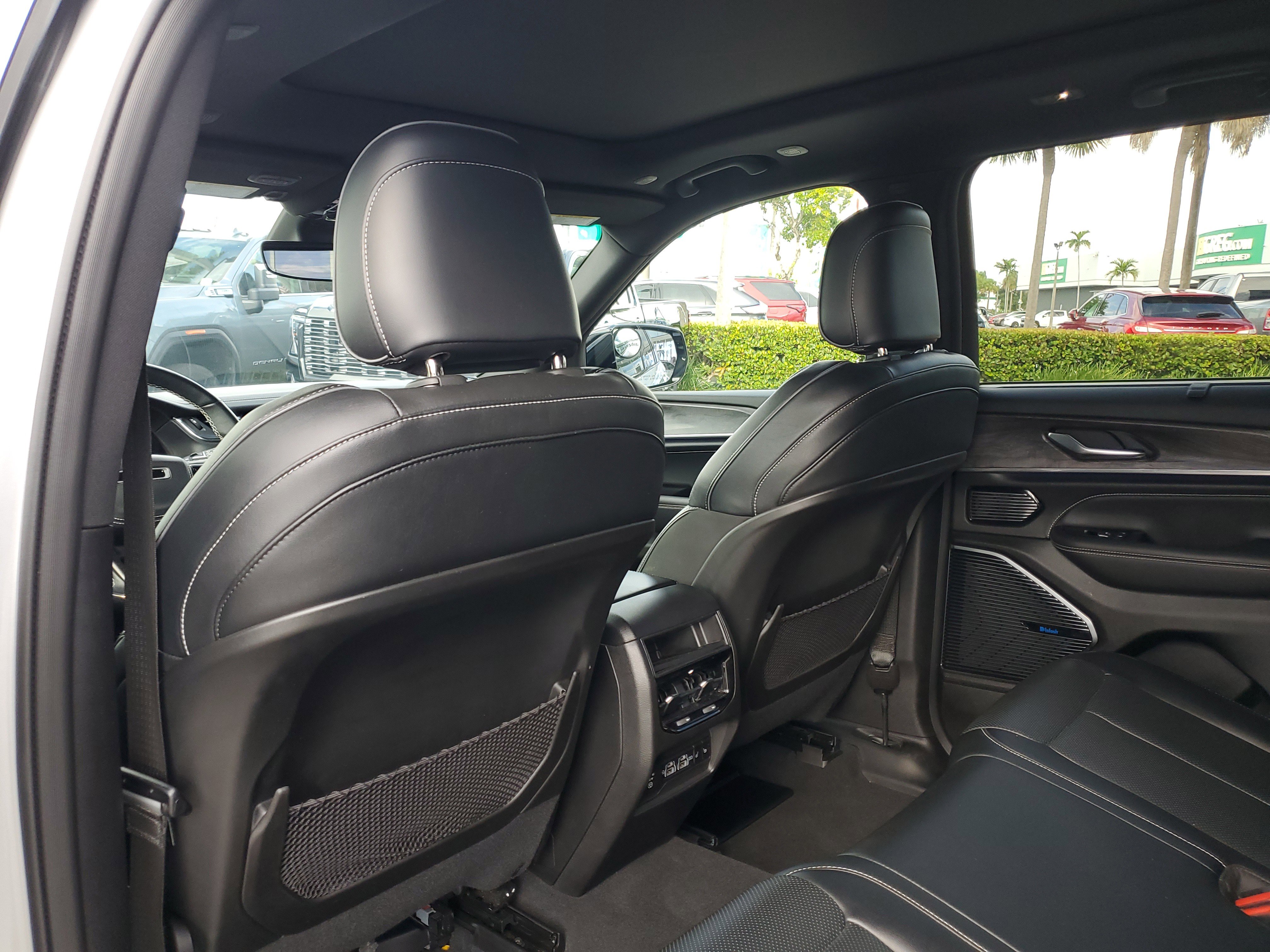 Used 2022 Jeep Grand Cherokee Overland image 16