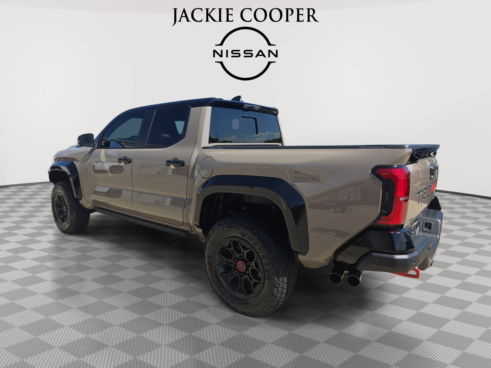 Used 2025 Toyota Tacoma TRD Pro AWD/4WD image 7