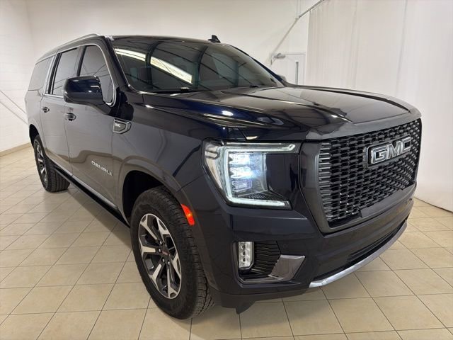 Used 2023 GMC Yukon XL Denali Ultimate AWD/4WD image 7