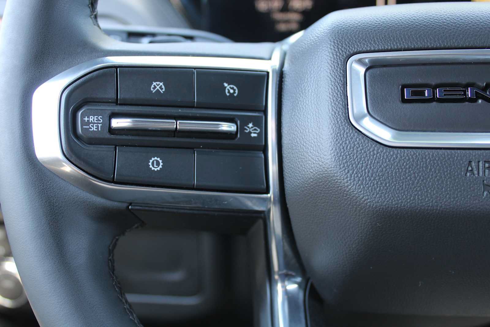 Certified 2025 GMC Yukon XL Denali AWD/4WD image 16