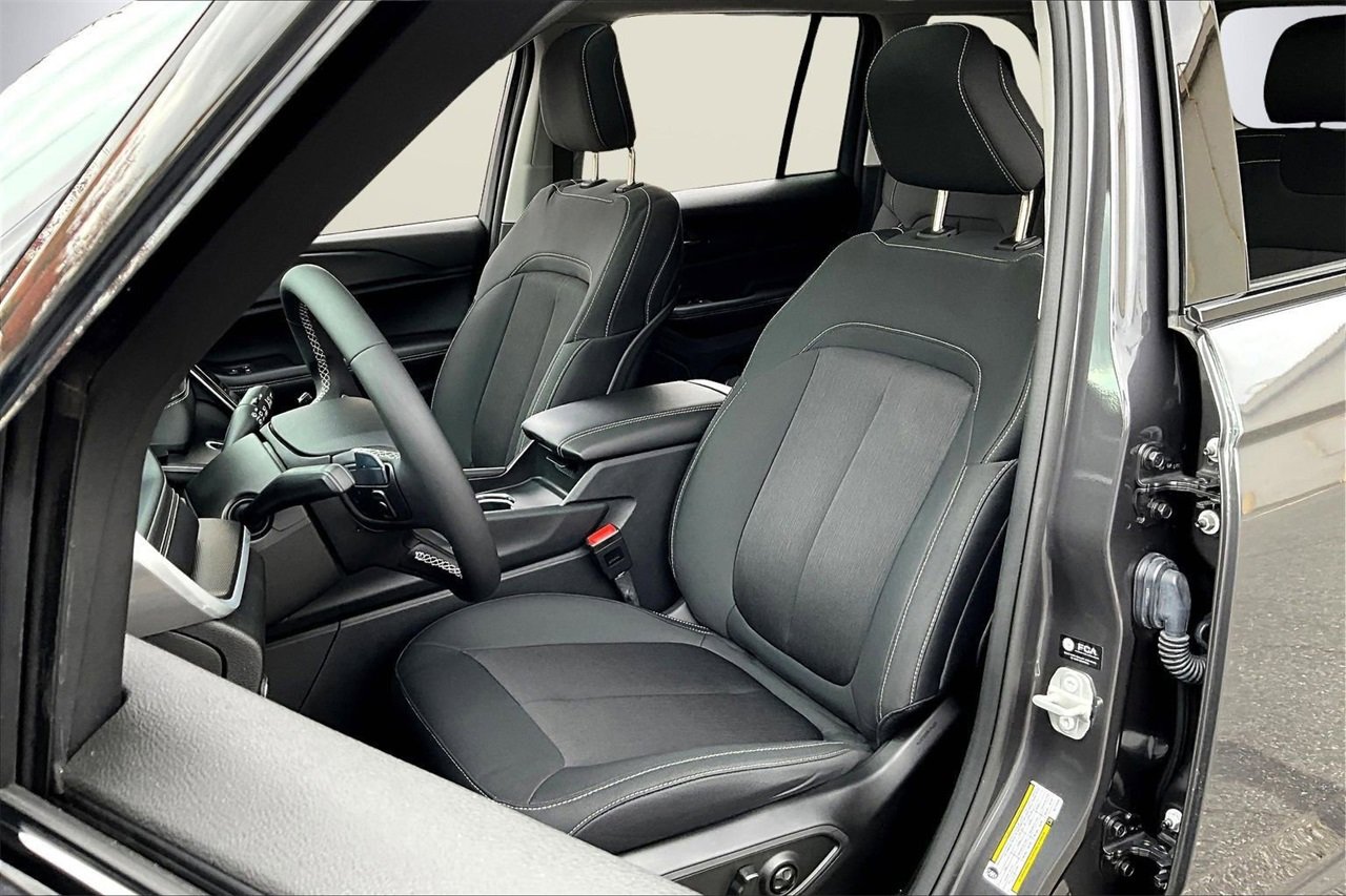 Certified 2024 Jeep Grand Cherokee Laredo X image 20