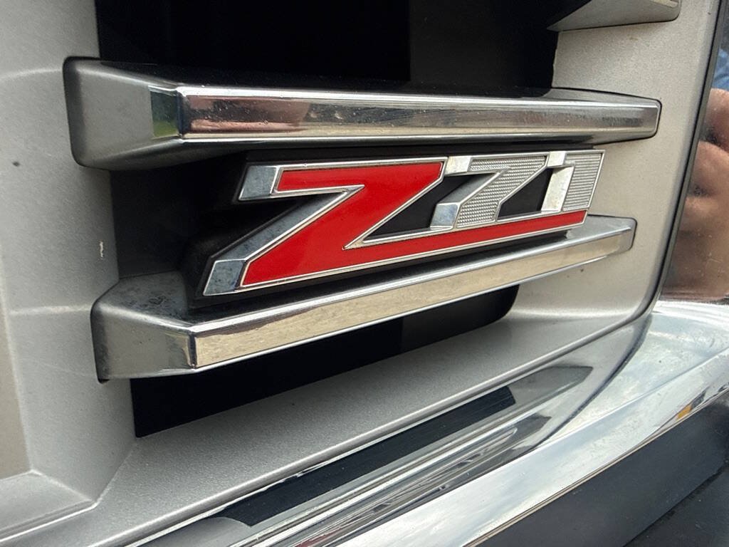 Used 2015 Chevrolet Silverado 1500 LTZ Z71 w/ LTZ Plus Package AWD/4WD image 9