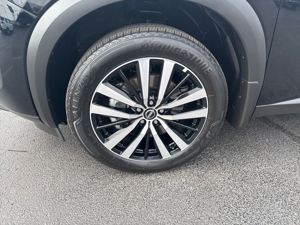 Used 2024 Nissan Pathfinder Platinum w/ Cargo Package image 31