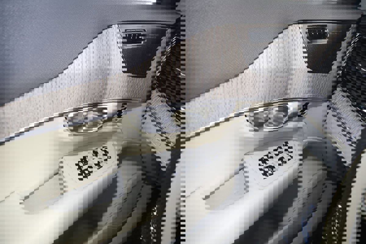 Used 2024 Volvo XC90 B6 Plus w/ Protection Package Premier image 32