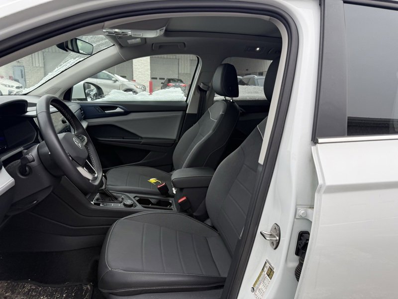 Used 2024 Volkswagen Taos SE image 10